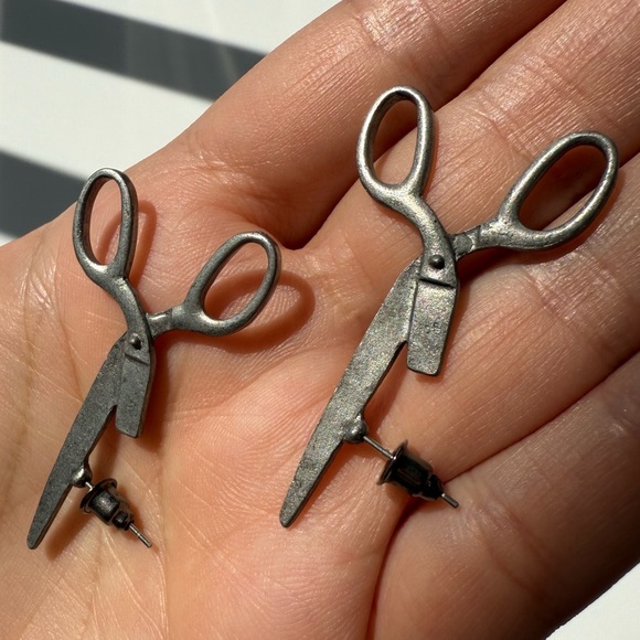 Retro Scissor Stud Earrings – Edgy Statement Jewelry - Picture 8 of 14